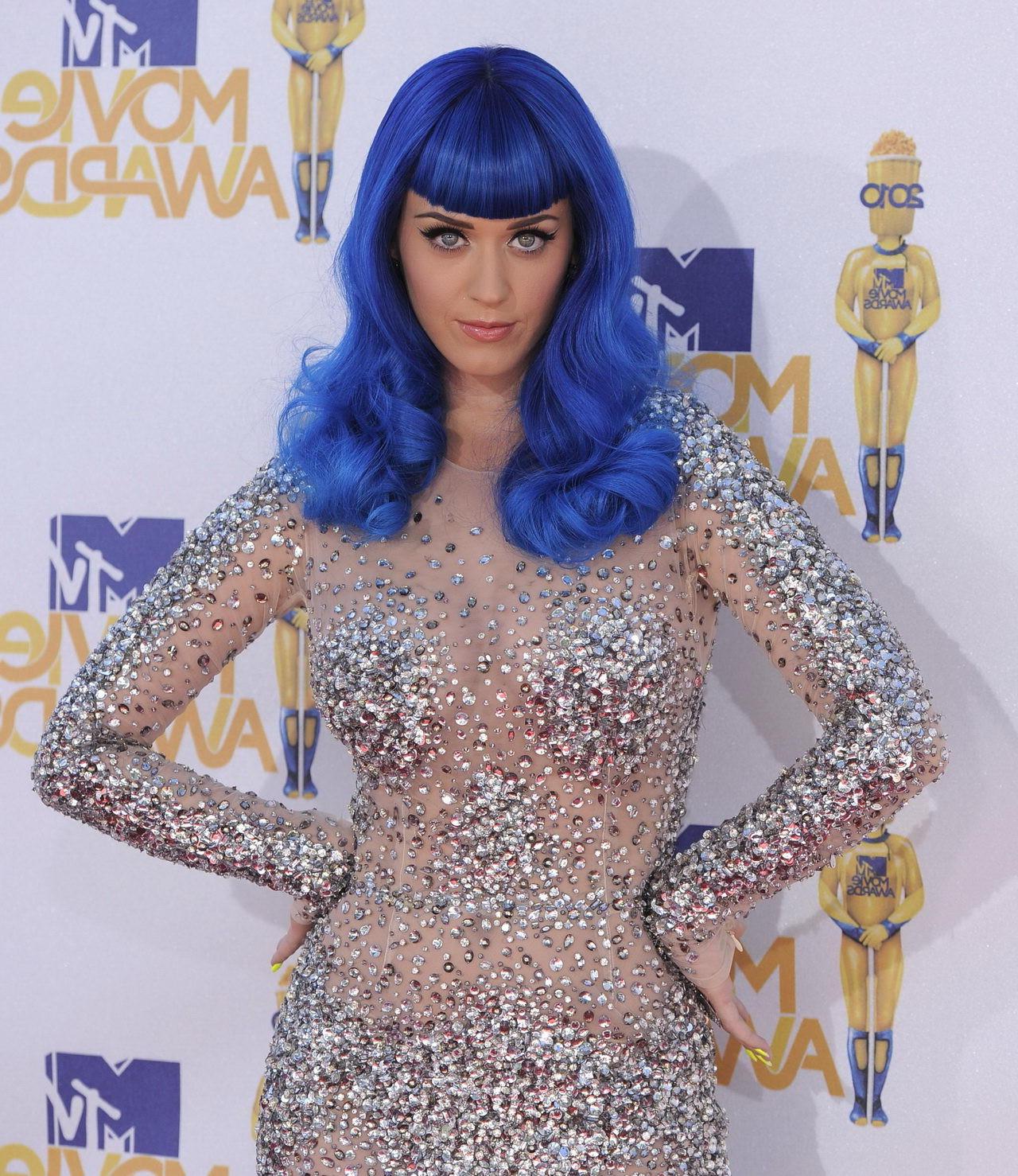 15P Katy Perry in see-through mini dress ariving at 2010 MTV Movie Awards