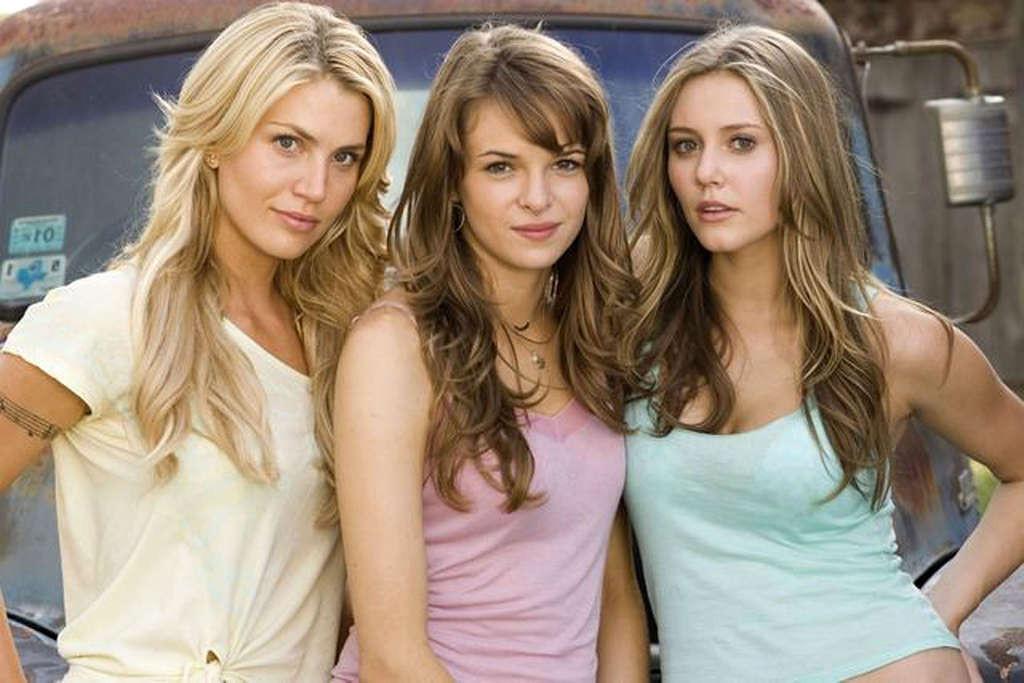16P Julianna Guill exposing her nice big tits in nude movie caps