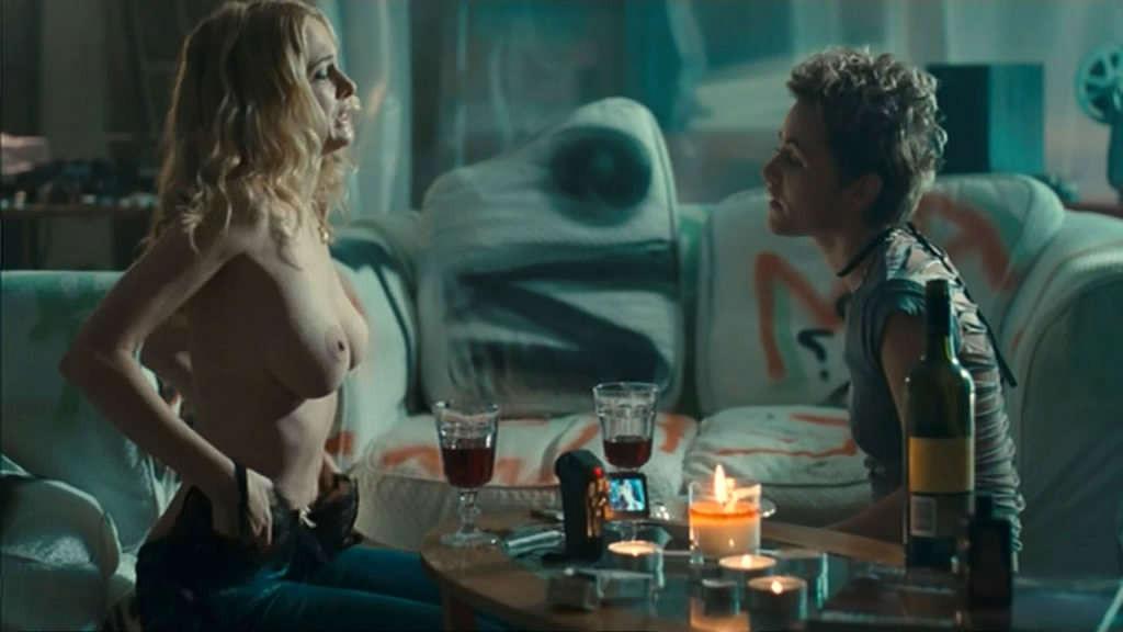 10P Heather Graham exposing her nice big tits and pussy in movie