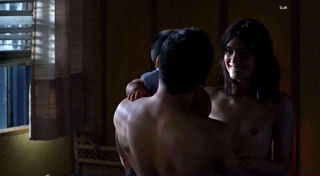 10P Shannyn Sossamon exposing her nice big tits in nude movie scenes