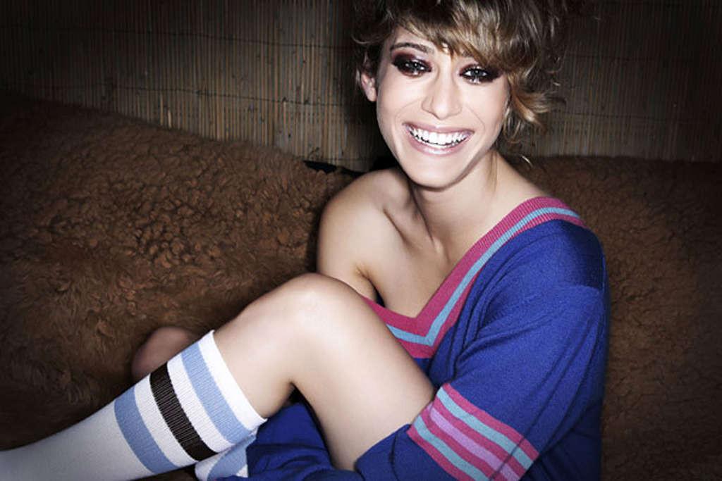 10P Lizzy Caplan exposing her nice big tits in nude movie scenes