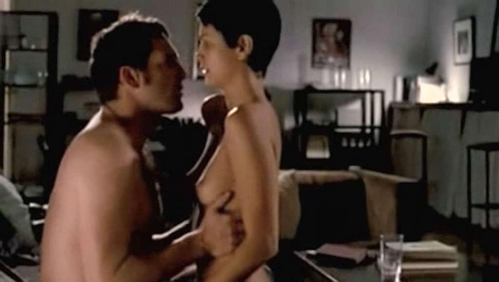 16P Morena Baccarin showing her nice tits in nude movie scenes