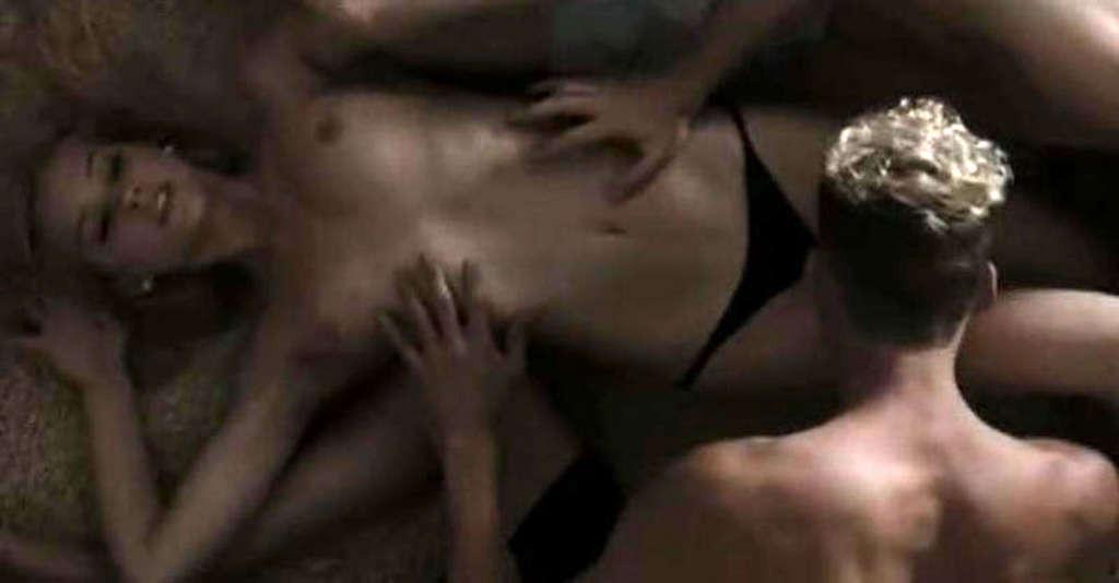10P Amber Heard showing her nice big tits in nude movie scenes and posing very sexy