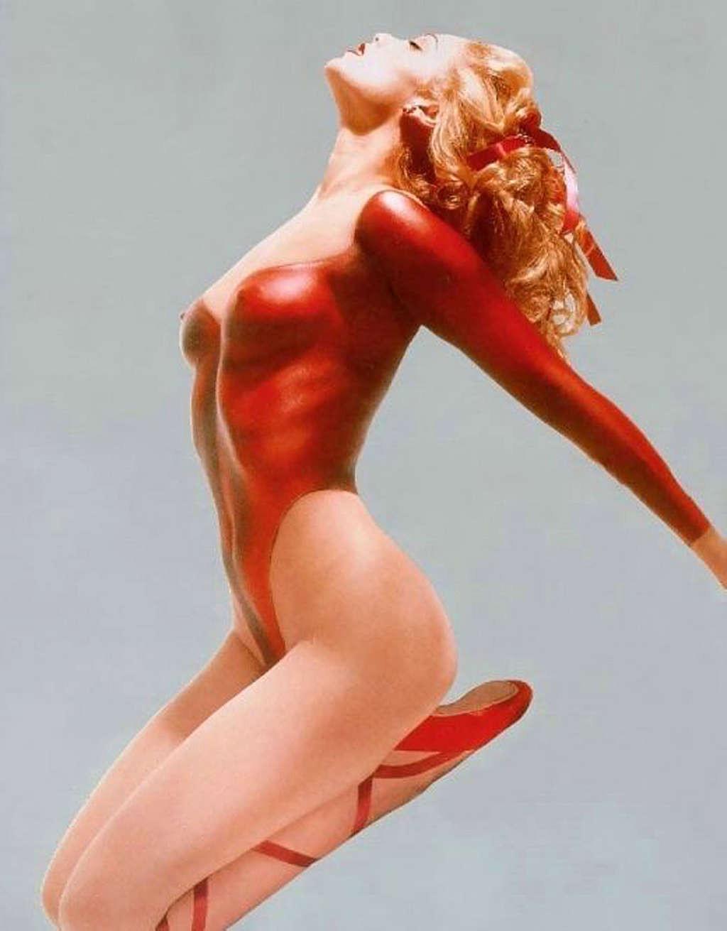 10P Elizabeth Berkley showing her tits and pussy with spread legs wide in movie