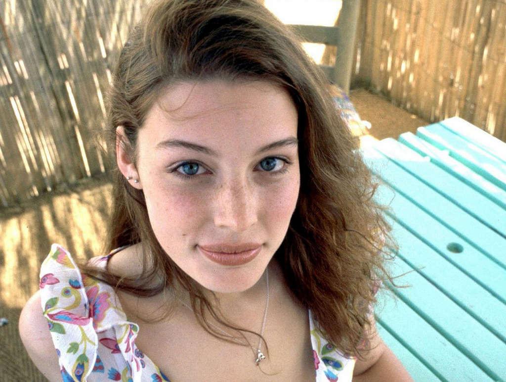10P Jessica Pare showing her big tits in nude movie scene