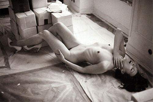 10P Milla Jovovich shows his naked body and tits and butt