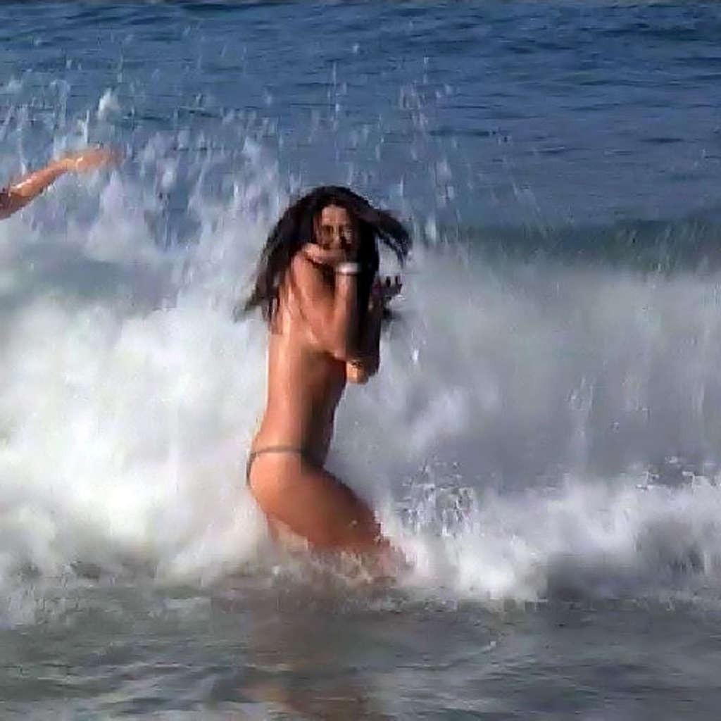 16P Demi Moore showing her unshaved pussy and sexy huge boobs
