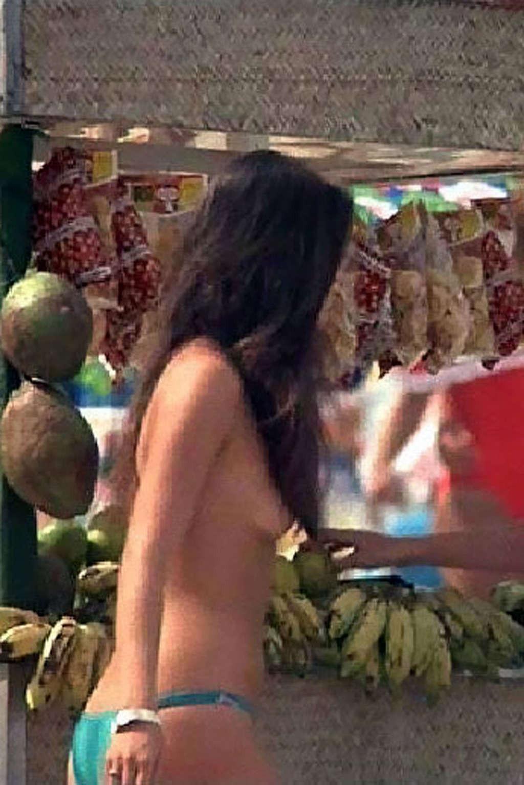 16P Demi Moore showing her unshaved pussy and sexy huge boobs