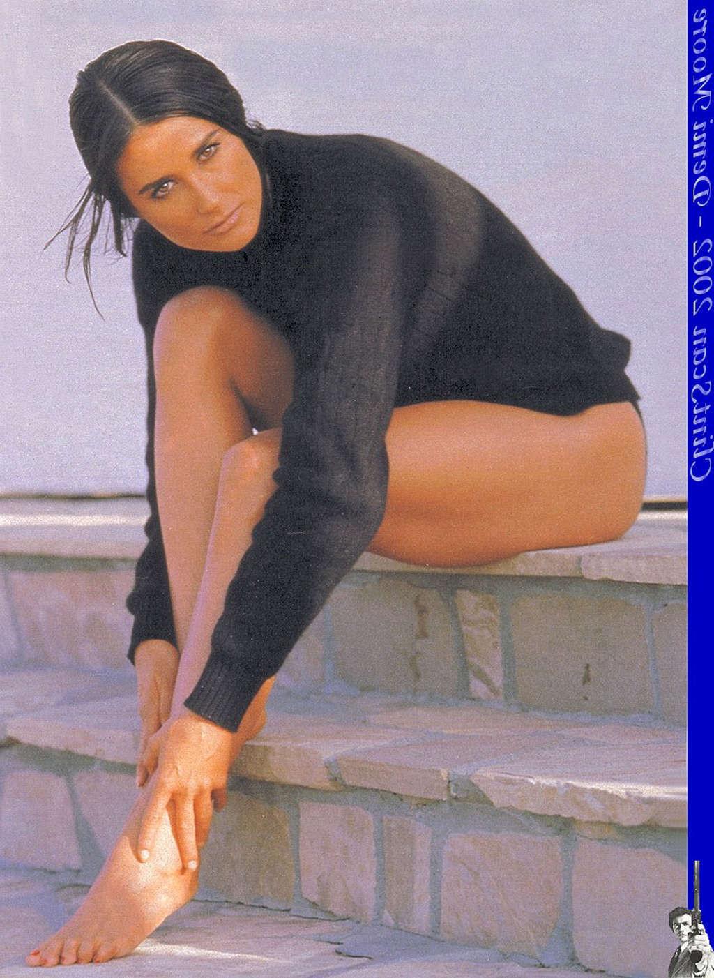 16P Demi Moore showing her unshaved pussy and sexy huge boobs