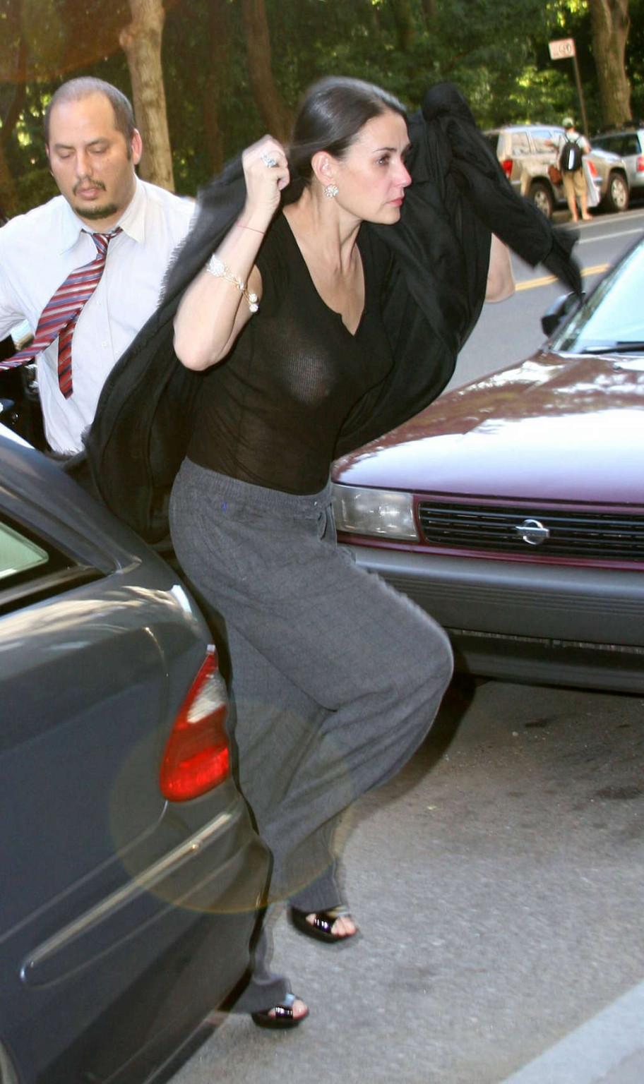 16P Demi Moore showing her unshaved pussy and sexy huge boobs