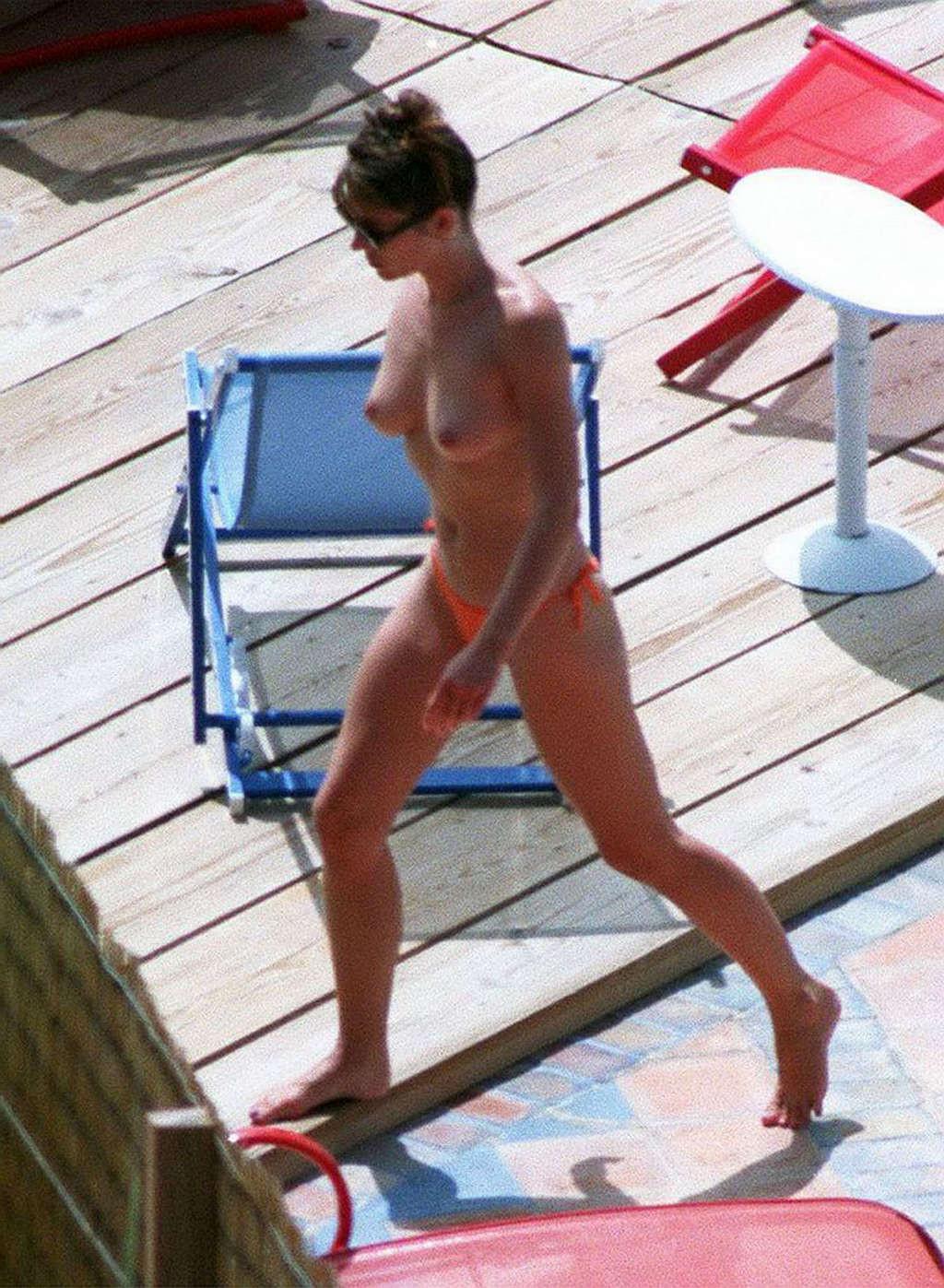 10P Elizabeth Hurley exposing her nice big tits on beach during vacation paparazzi p