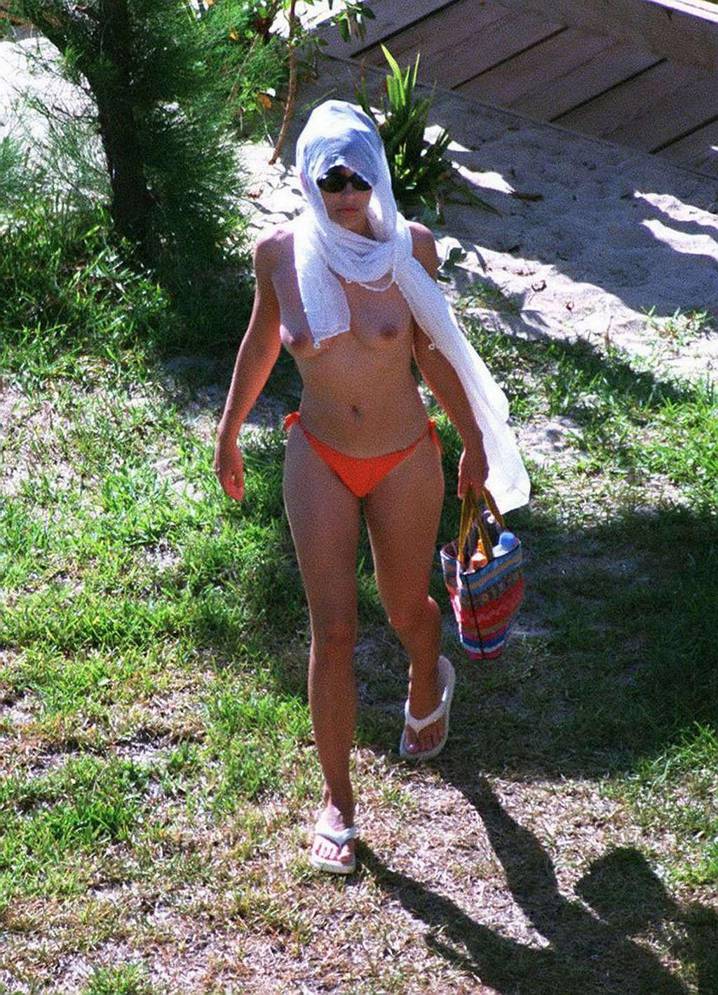 10P Elizabeth Hurley exposing her nice big tits on beach during vacation paparazzi p