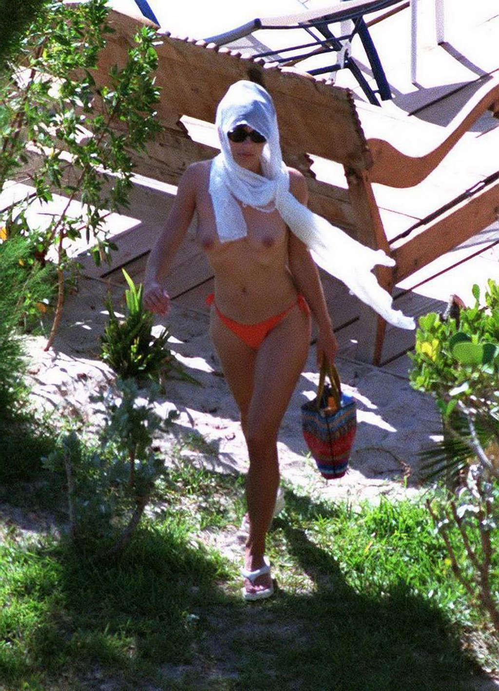 10P Elizabeth Hurley exposing her nice big tits on beach during vacation paparazzi p
