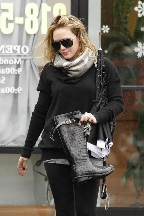 15P Hilary Duff upskirt of her panties and nice ass