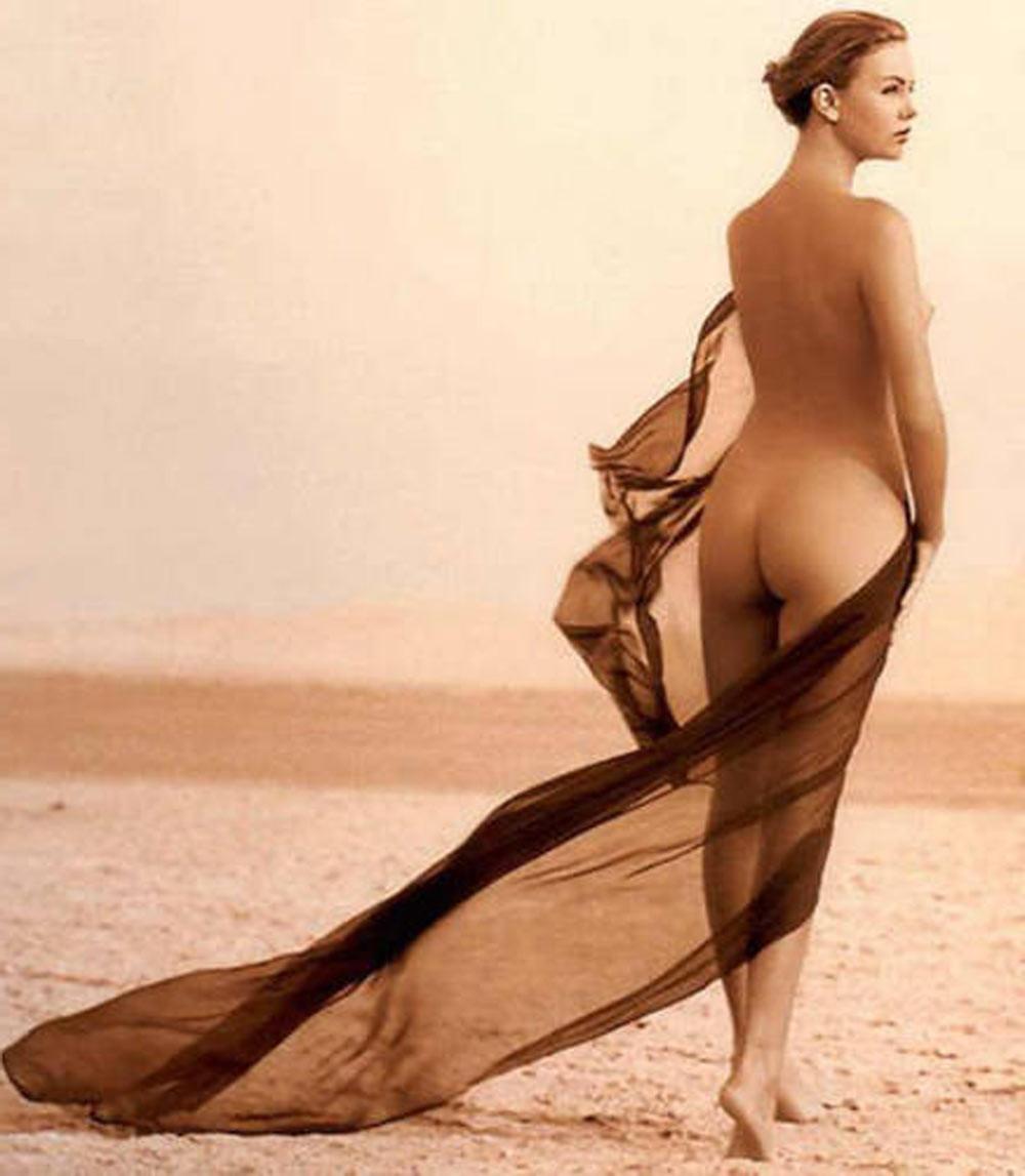 15P Charlize Theron showing nude ass and perky tits
