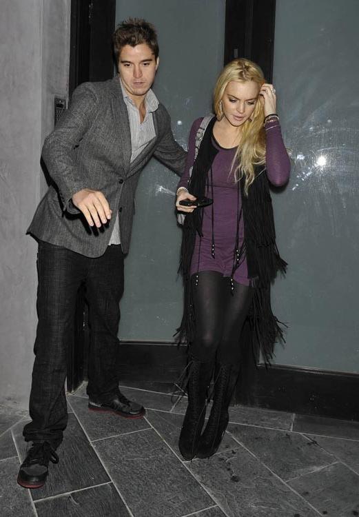 15P Lindsay Lohan upskirt of shaved pussy and hot ass