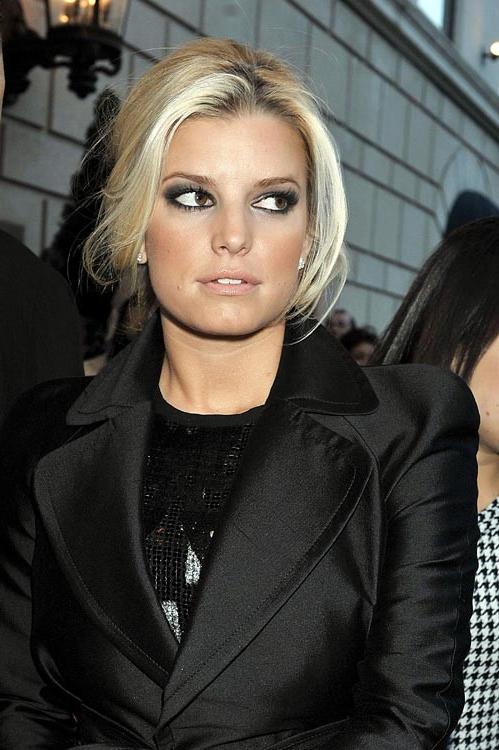 15P Jessica Simpson ultra hot upskirt of her panties