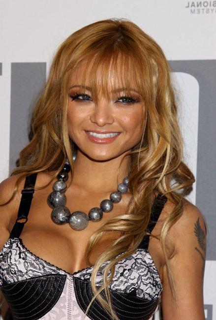 16P Tila Tequila showing nude boobs in lesbian time