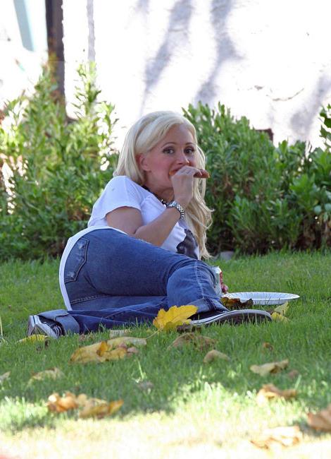 16P Holly Madison nice shots of her upskirt panties