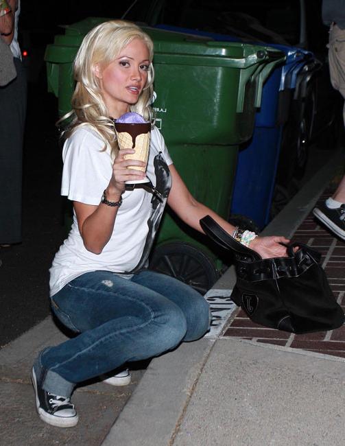 16P Holly Madison nice shots of her upskirt panties