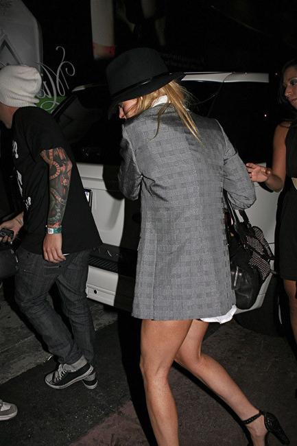 16P Lindsay Lohan upskirt of her ass and panties