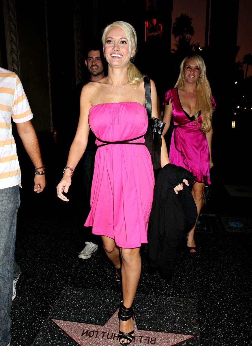 15P Holly Madison stunning nude tits and shaved pussy
