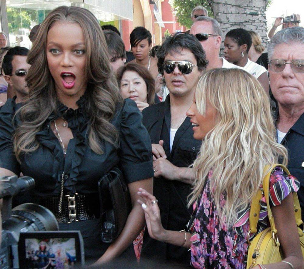 15P Tyra Banks butt is looking awesome in bikini