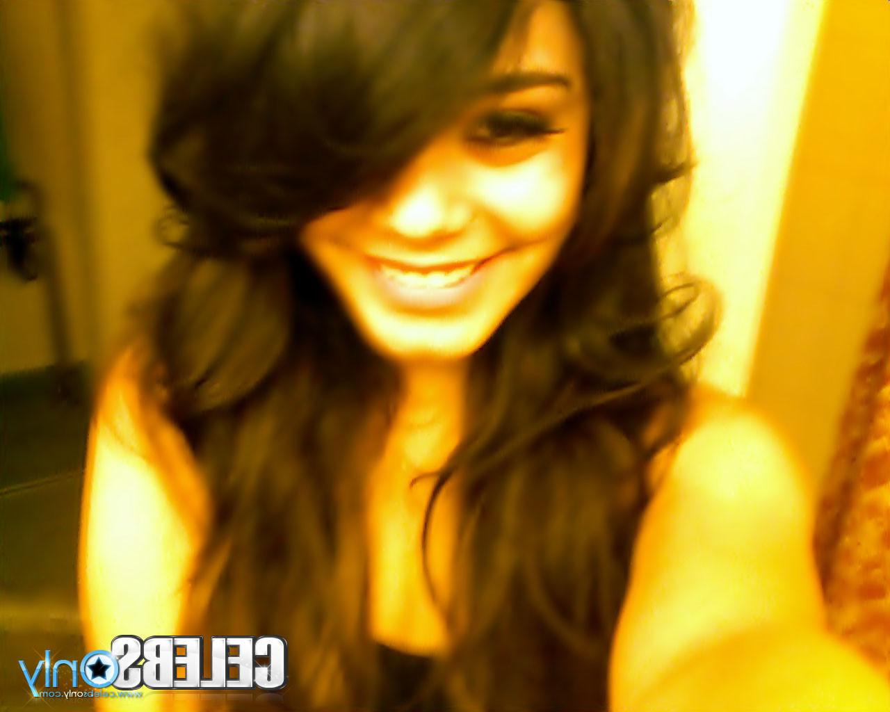 16P Vanessa Hudgens new leaked naked photos