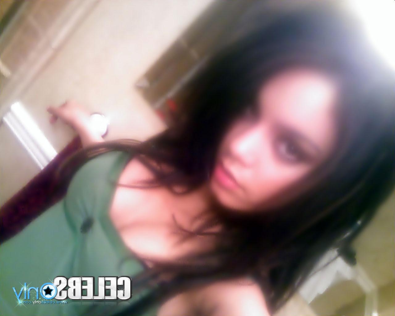 16P Vanessa Hudgens new leaked naked photos