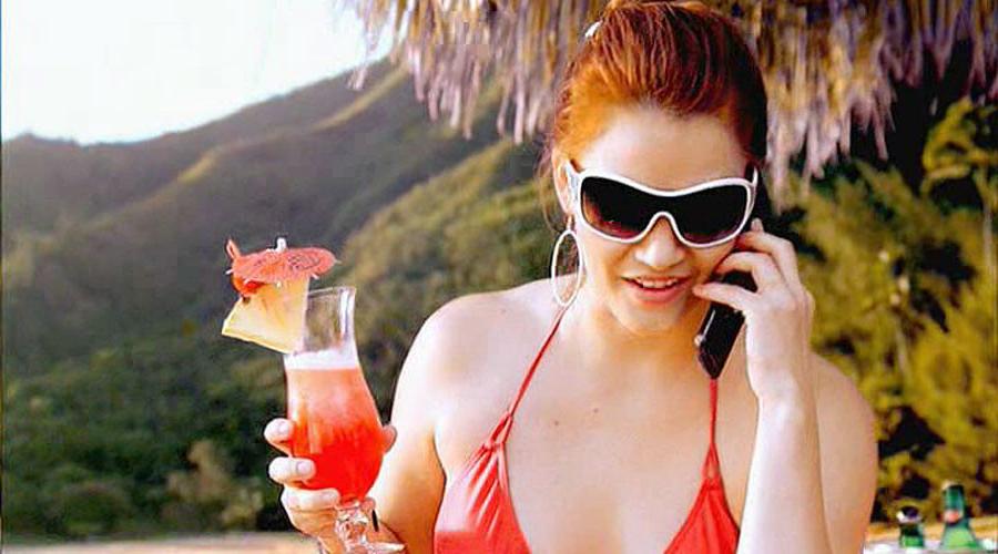 15P Rachel Kimsey looking very sexy in bikini in some movie caps
