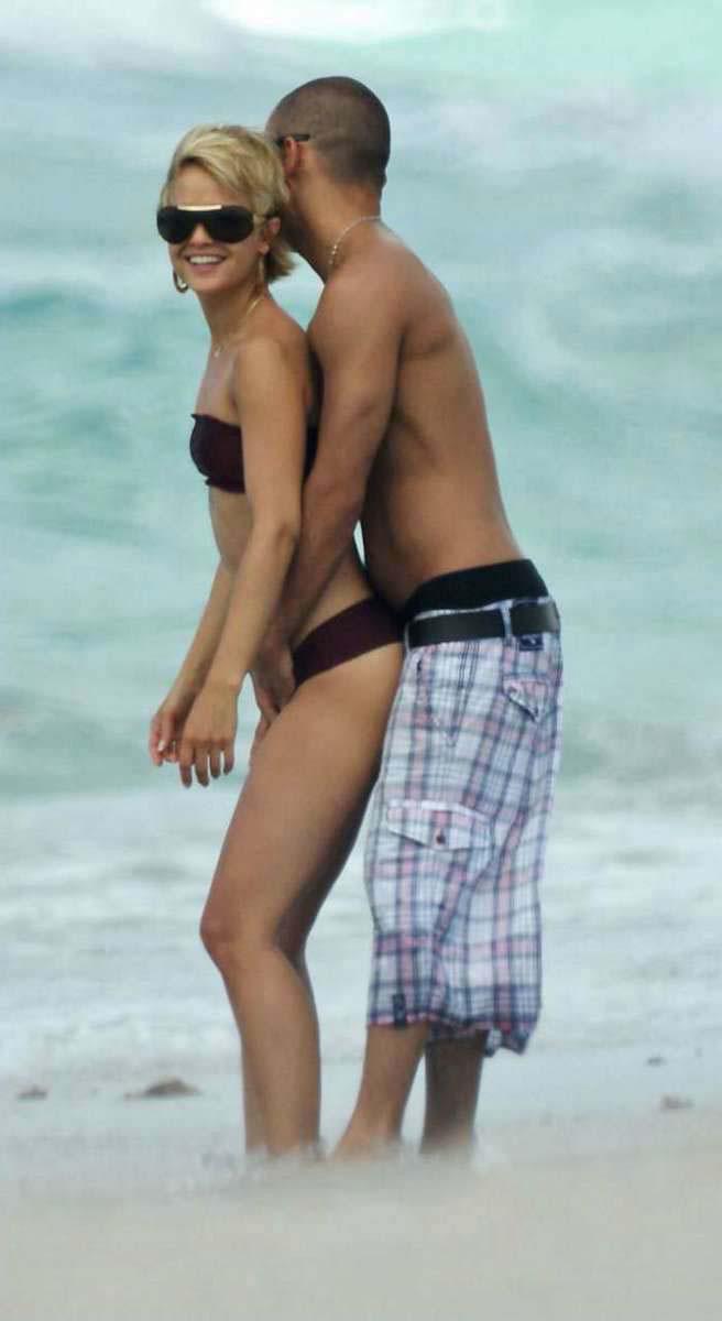 15P Mena Suvari ass in thongs and nude tits in movie