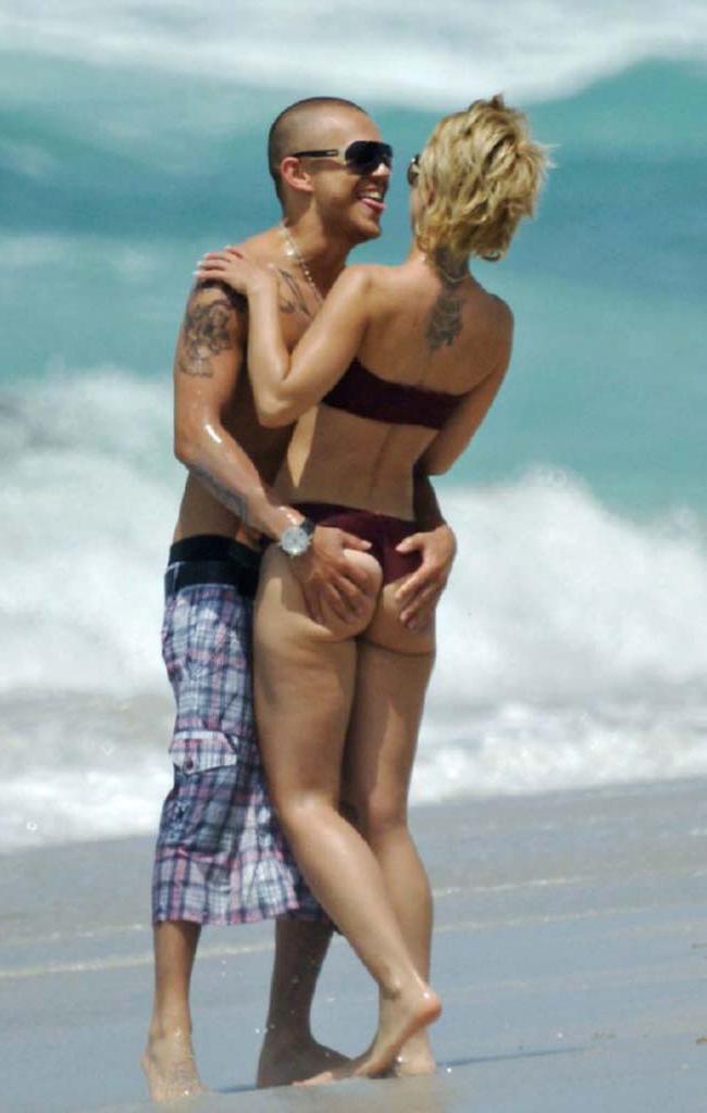 15P Mena Suvari ass in thongs and nude tits in movie
