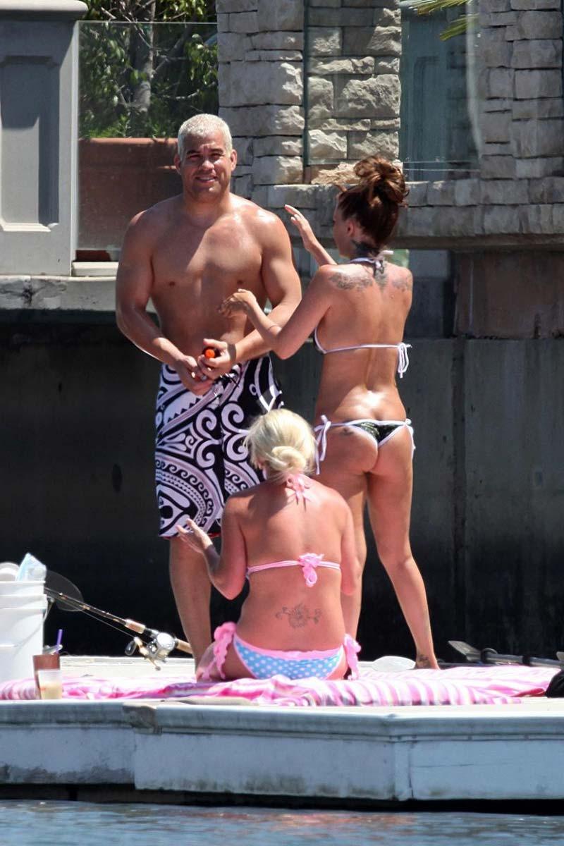15P Jenna Jameson nude on beach with sand on her ass