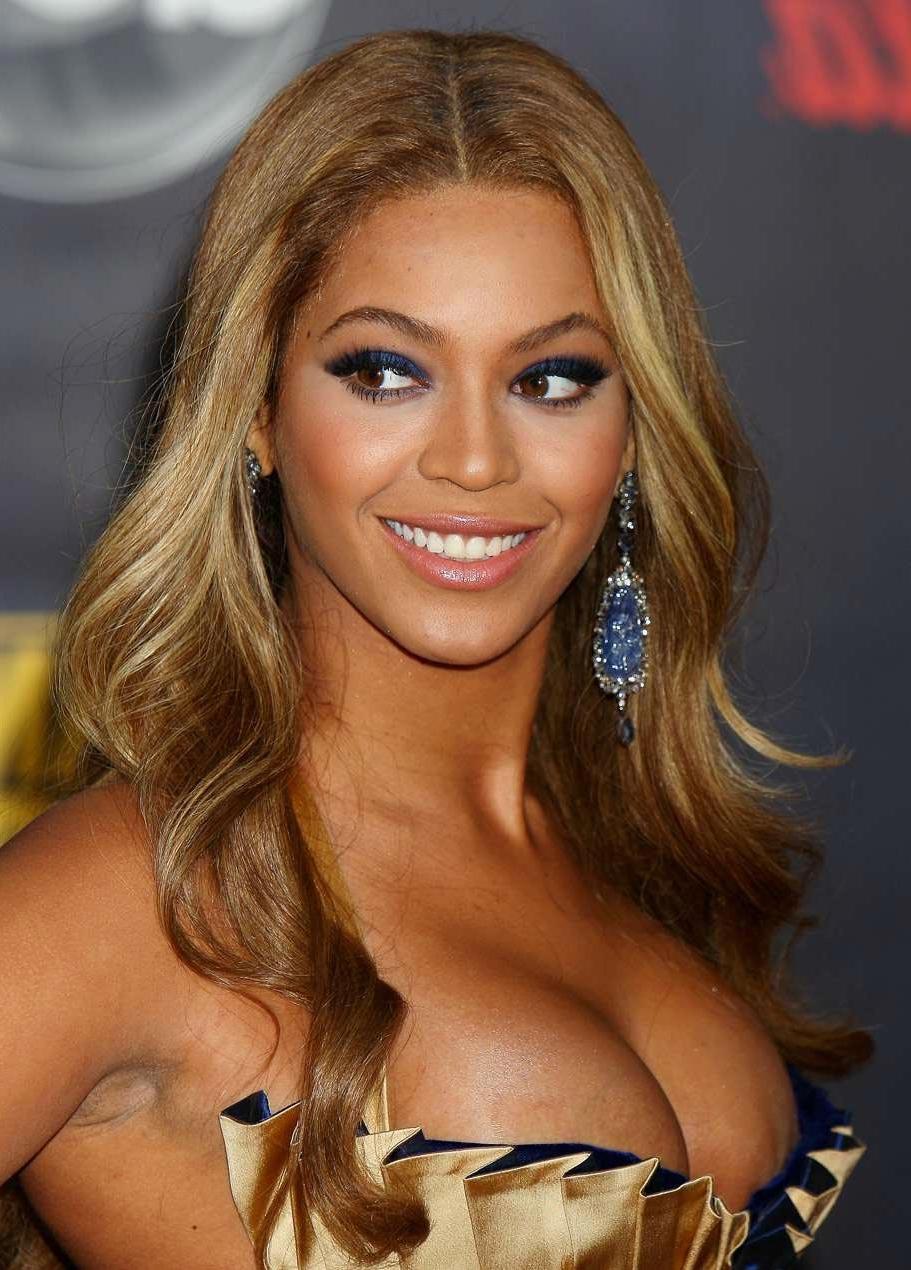 15P Beyonce Knowles upskirt pics of her black ass
