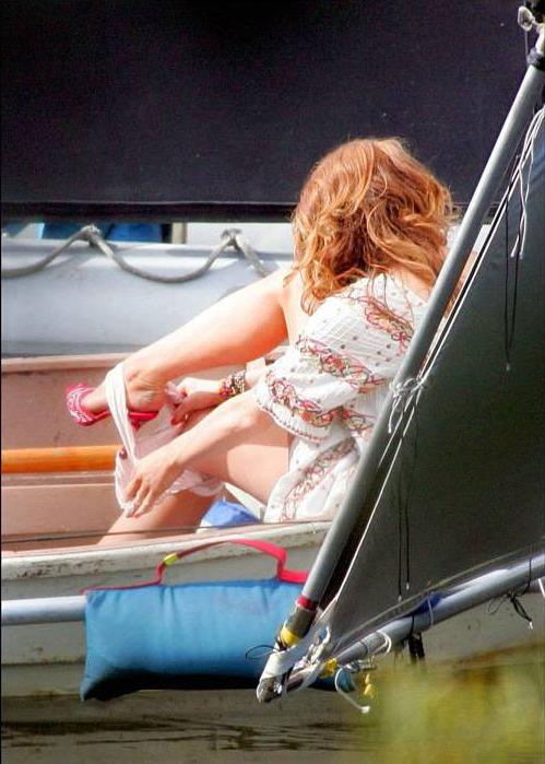 15P Lindsay Lohan great upskirt pics in sexy dress