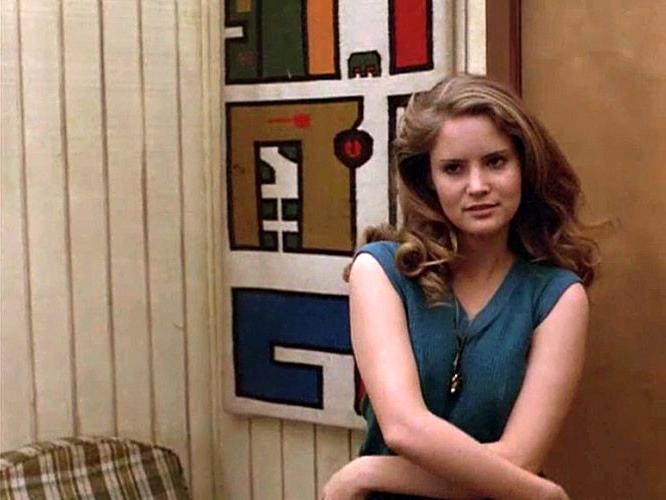 10P Jennifer Jason Leigh showing her nice big tits in nude movie caps