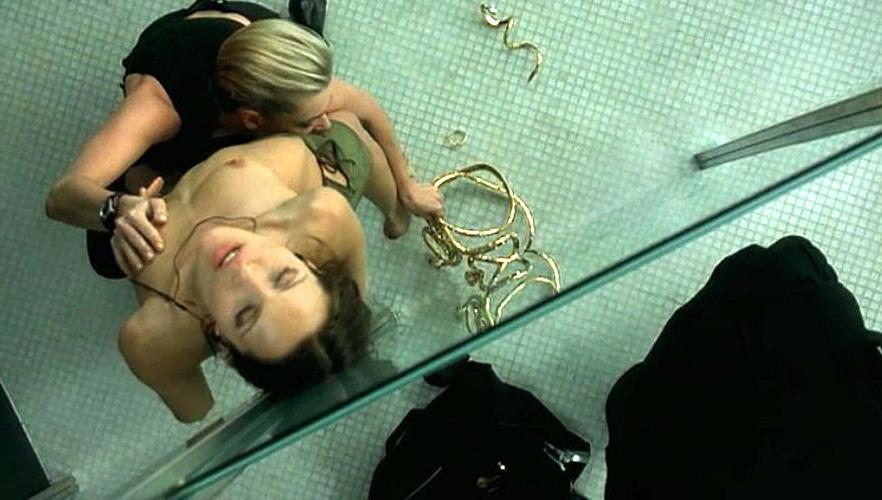 10P Rebecca Romjin looking very sexy in some lesbian sex scene movie caps