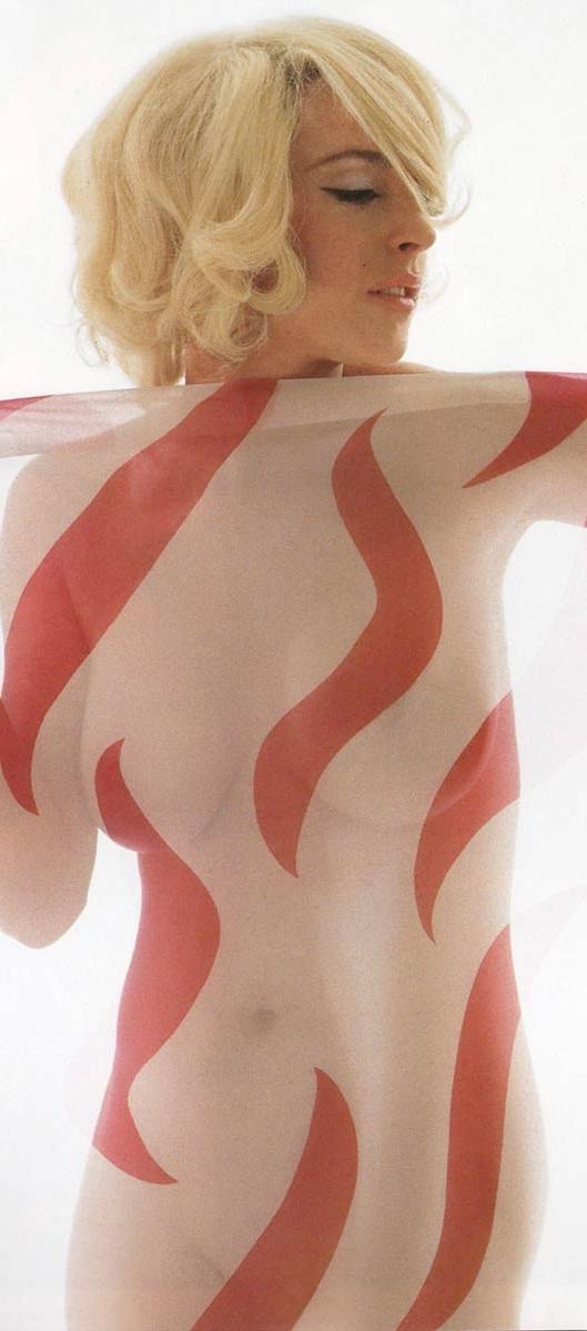 15P Lindsay Lohan nude boobs and great ass in bikini