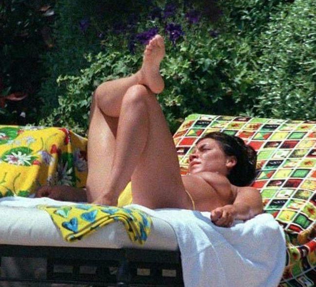 15P Victoria Beckham hard nipples and nude topless