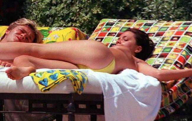 15P Victoria Beckham hard nipples and nude topless