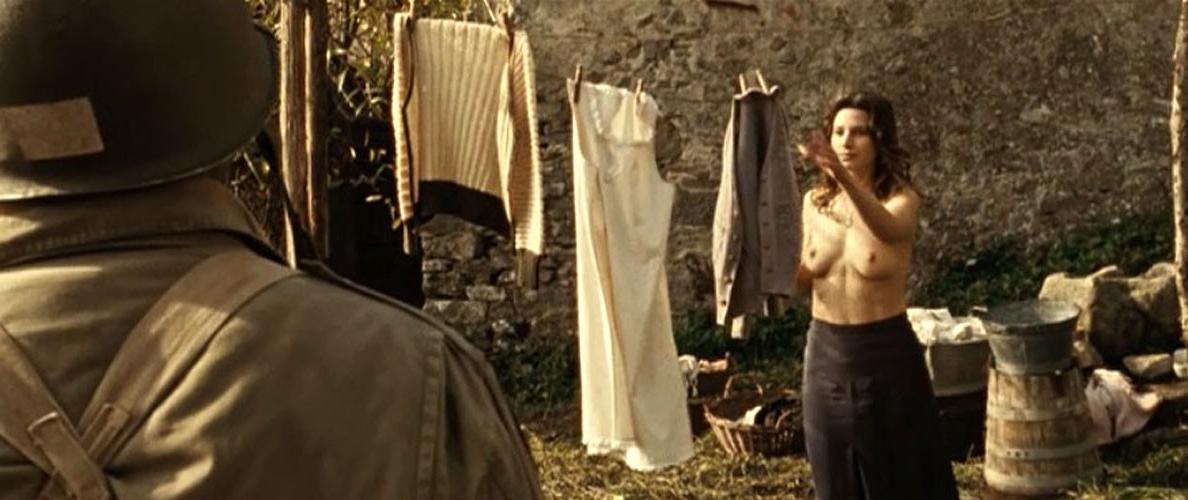 16P Valentina Cervi showing her nice big tits in nude movie caps
