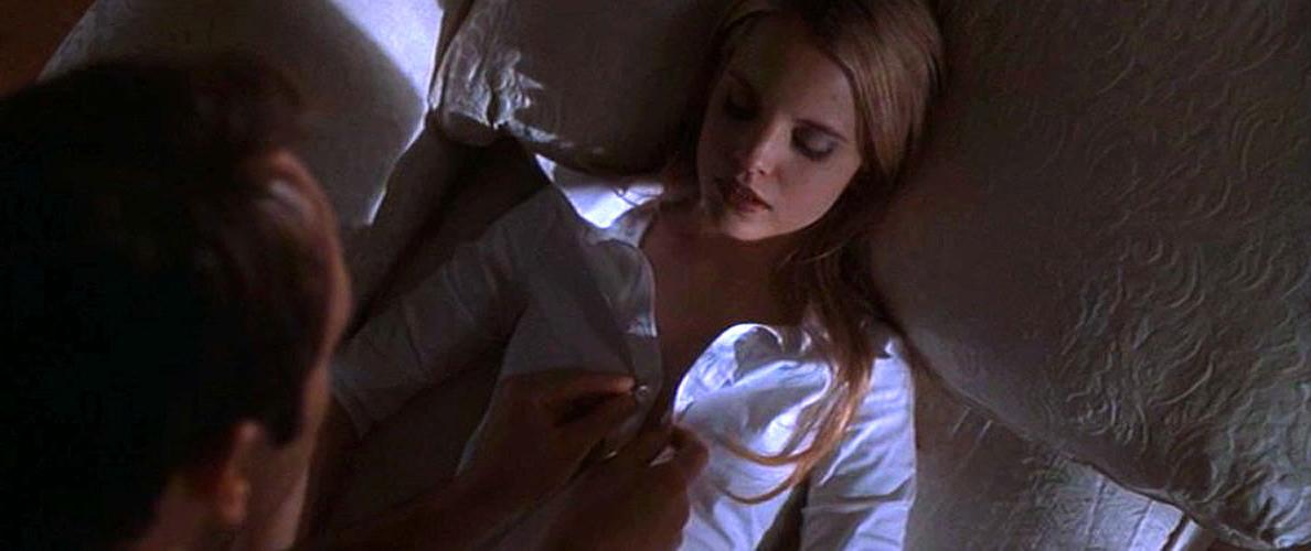 16P Mena Suvari showing her nice big tits in nude movie caps