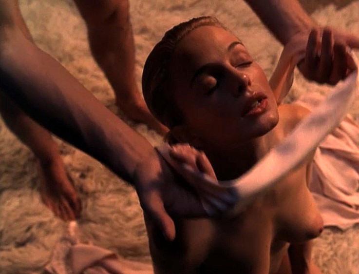 16P Heather Graham showing her nice big tits in nude movie caps