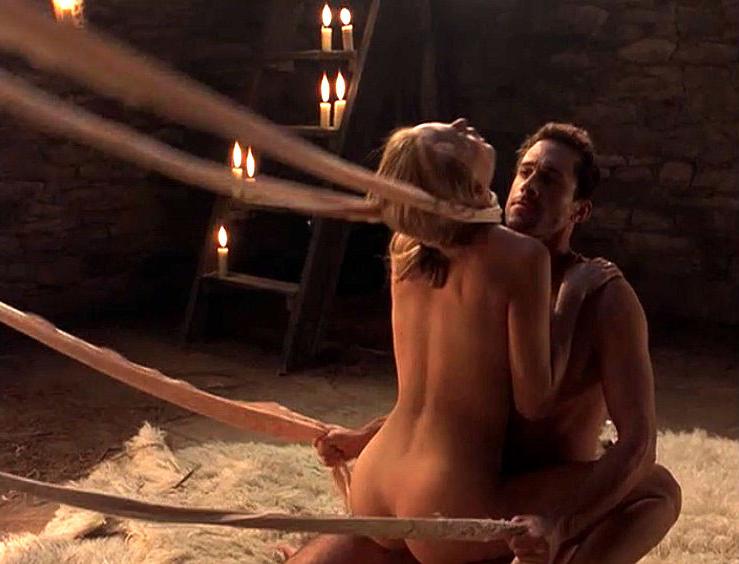 16P Heather Graham showing her nice big tits in nude movie caps
