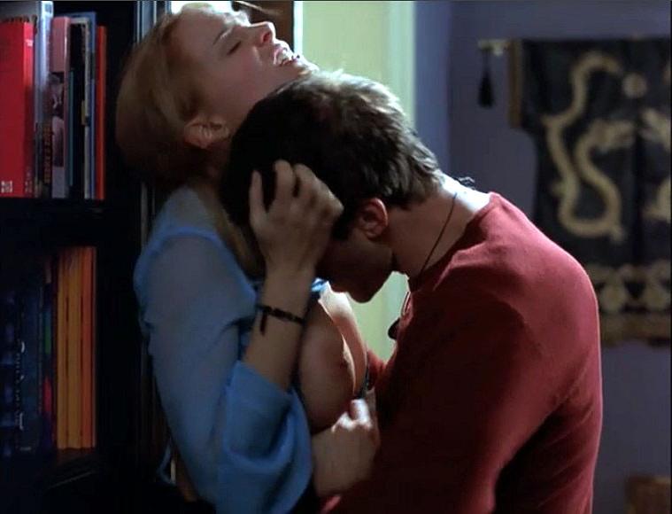 16P Heather Graham showing her nice big tits in nude movie caps