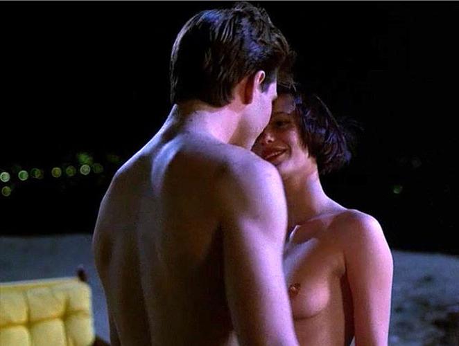 16P Samantha Mathis showing her nice big tits in nude movie scenes