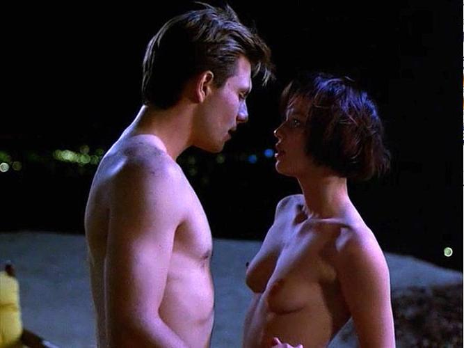 16P Samantha Mathis showing her nice big tits in nude movie scenes