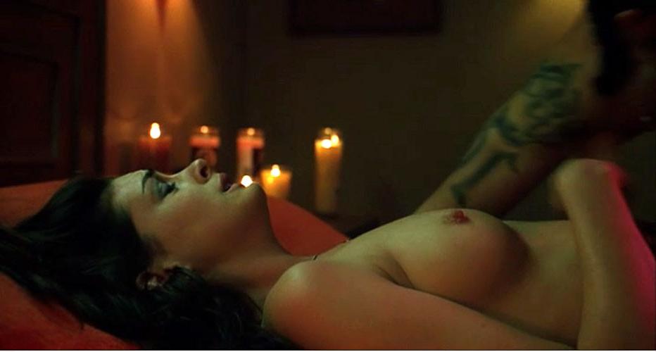 16P Anne Hathaway showing her nice big tits in nude movie scenes