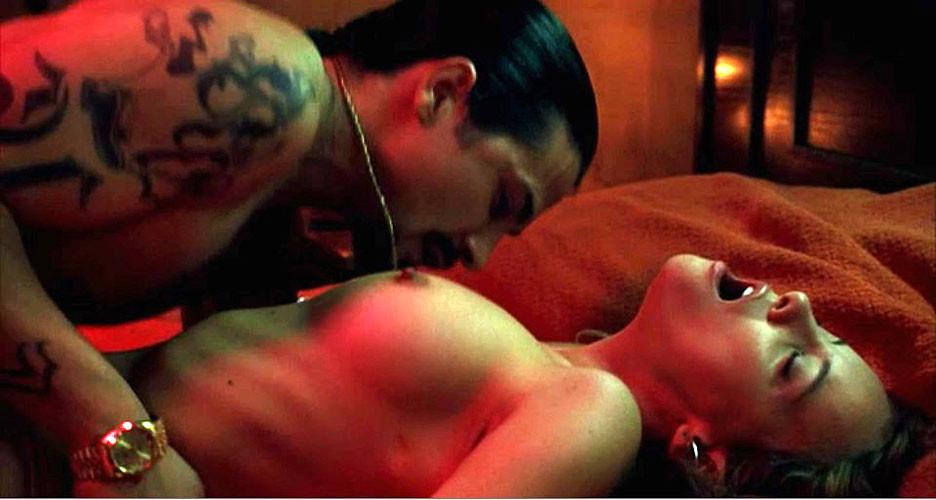 16P Anne Hathaway showing her nice big tits in nude movie scenes