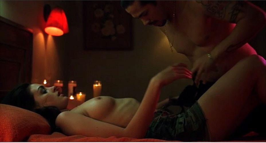 16P Anne Hathaway showing her nice big tits in nude movie scenes